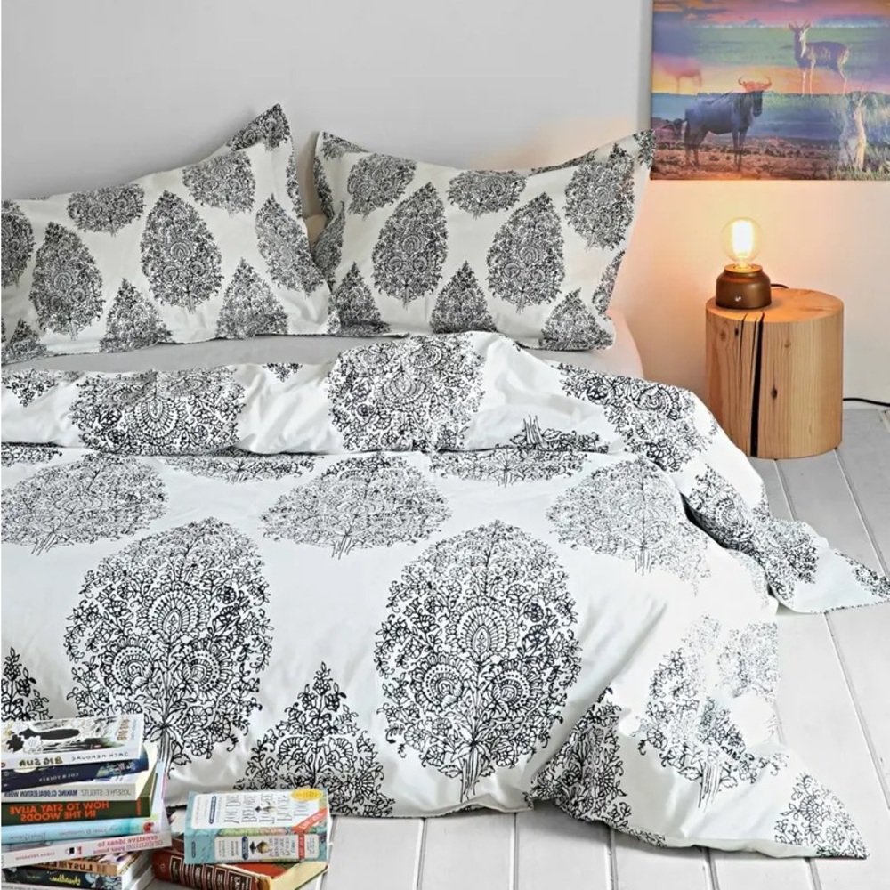 Urban Outfitters Plum & Bow Kylee Duvet Cover and Sham Twin XL MSRP: $129